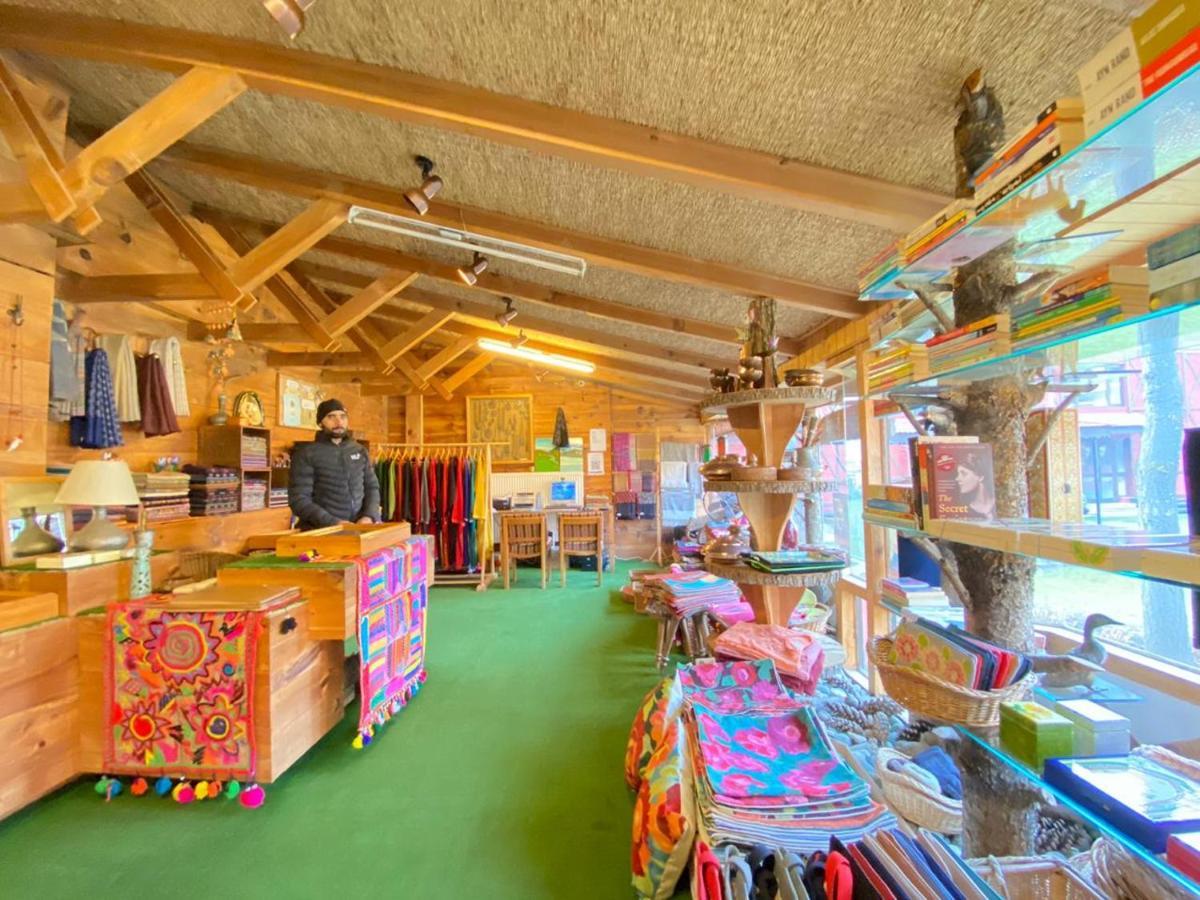 (100 m²), 1 Schlafzimmer und 1 eigene Badezimmer in Pahalgām Exterior foto