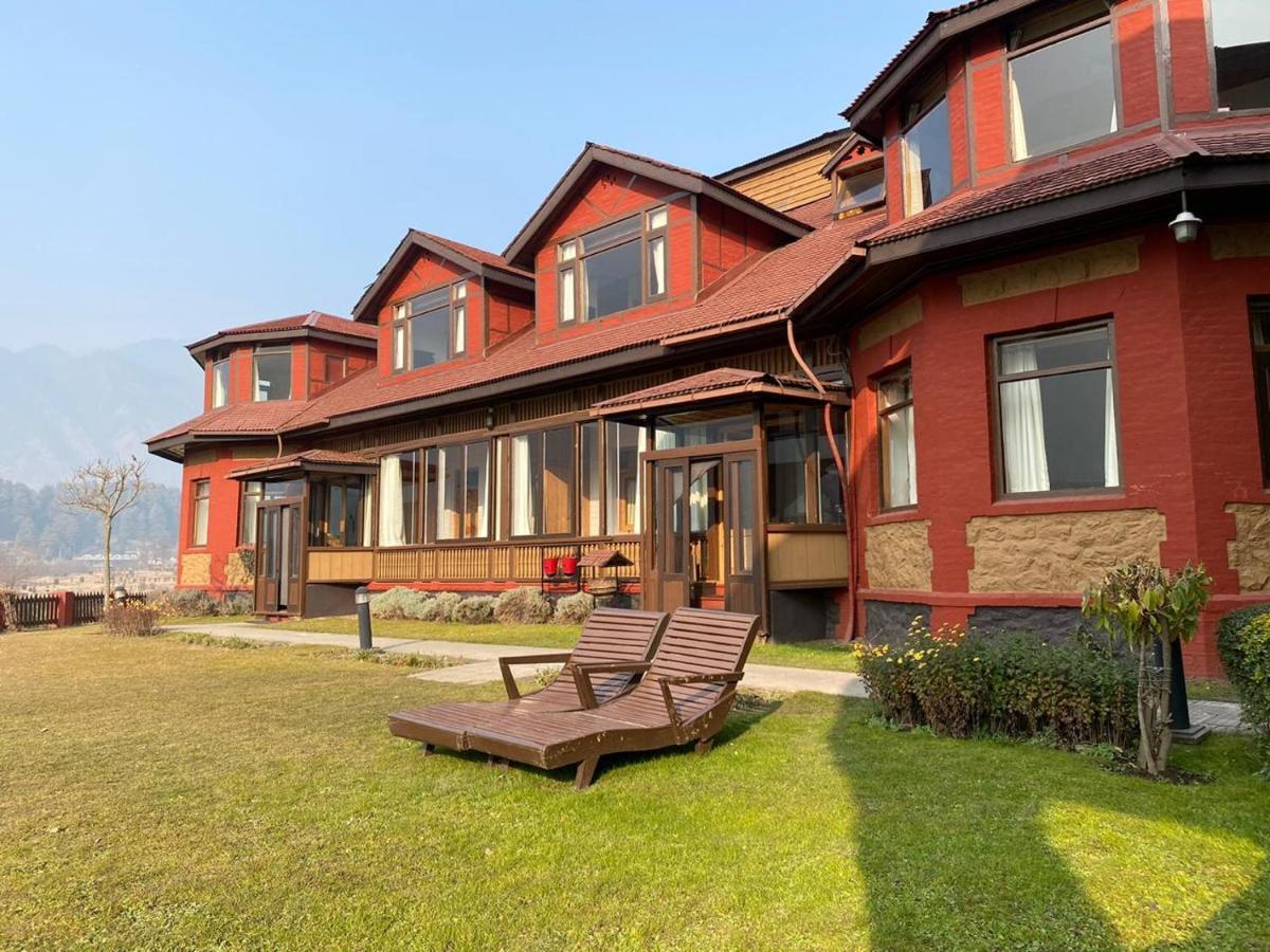 (100 m²), 1 Schlafzimmer und 1 eigene Badezimmer in Pahalgām Exterior foto
