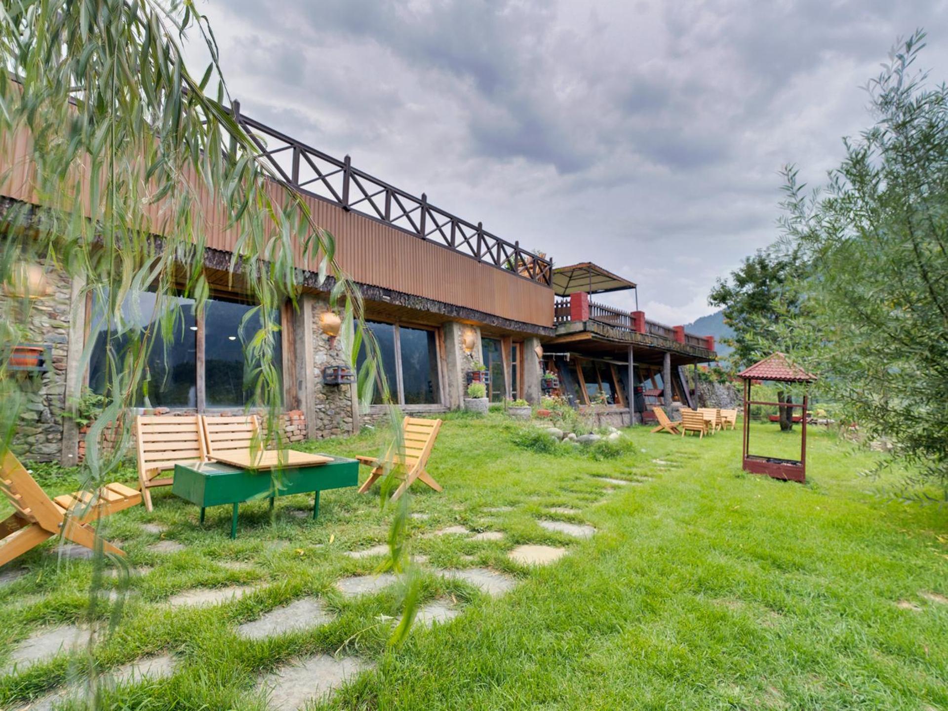 (100 m²), 1 Schlafzimmer und 1 eigene Badezimmer in Pahalgām Exterior foto