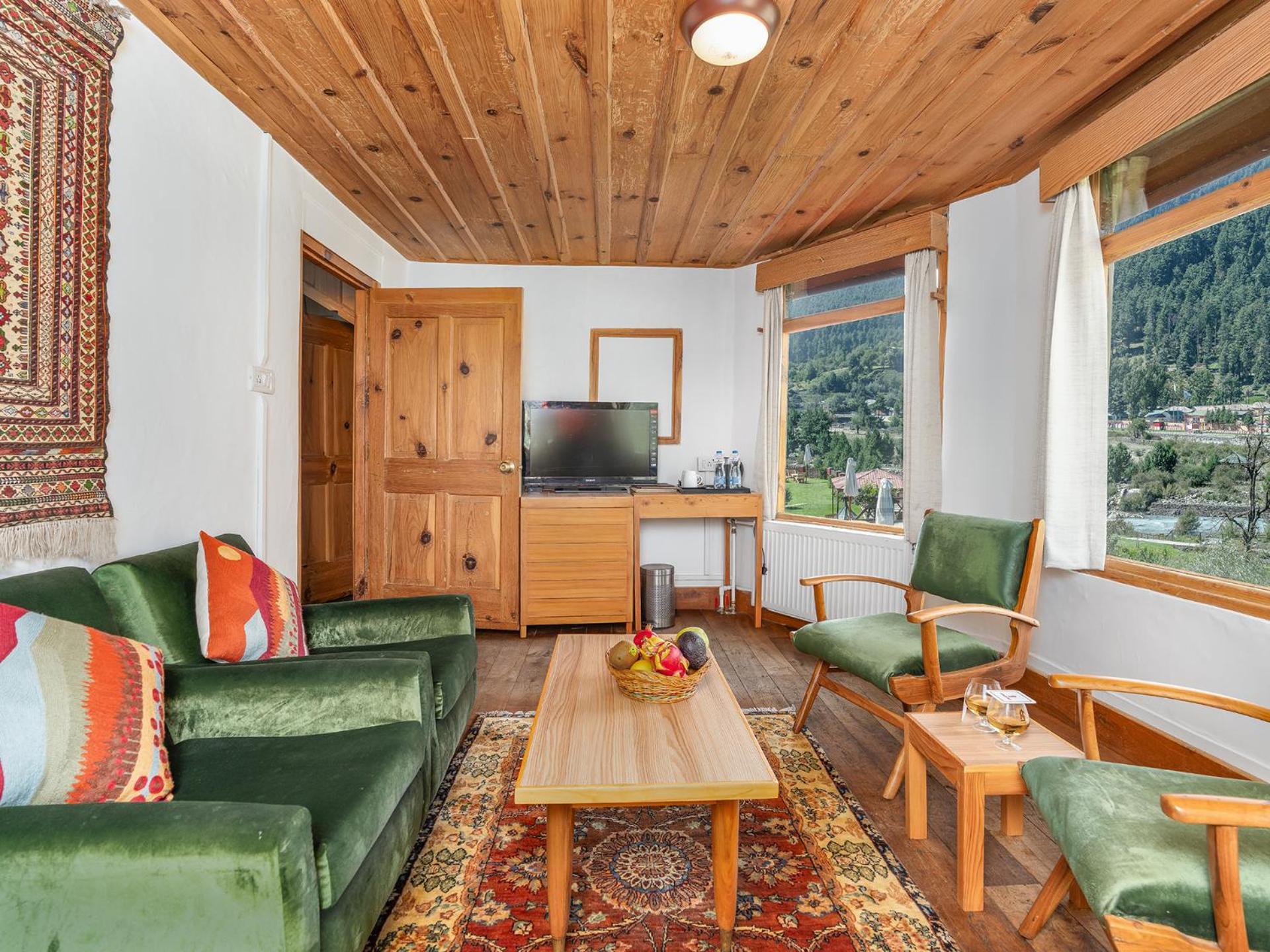 (100 m²), 1 Schlafzimmer und 1 eigene Badezimmer in Pahalgām Exterior foto