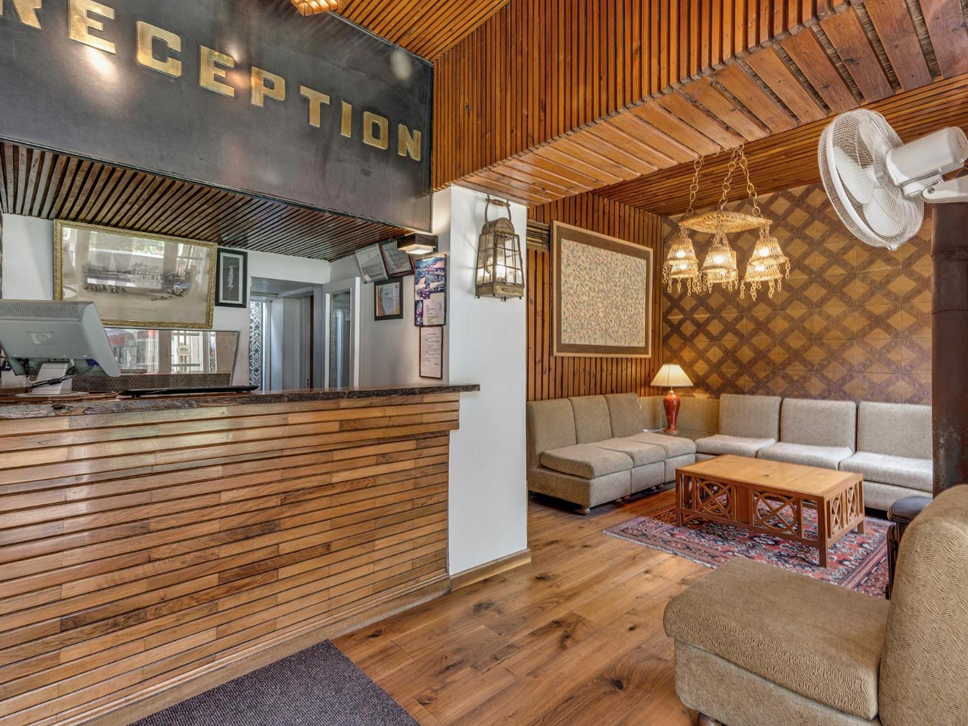 (100 m²), 1 Schlafzimmer und 1 eigene Badezimmer in Pahalgām Exterior foto