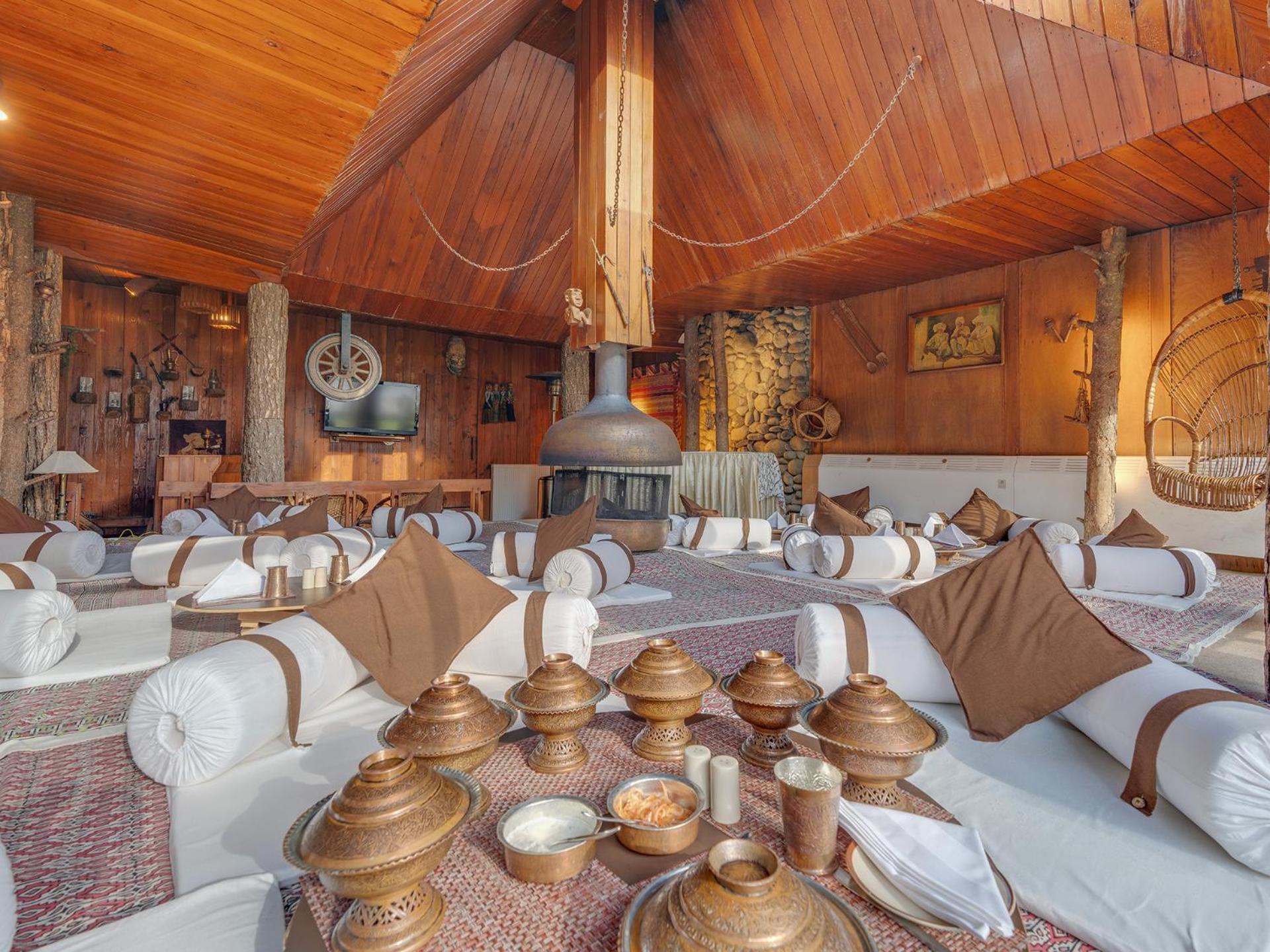 (100 m²), 1 Schlafzimmer und 1 eigene Badezimmer in Pahalgām Exterior foto