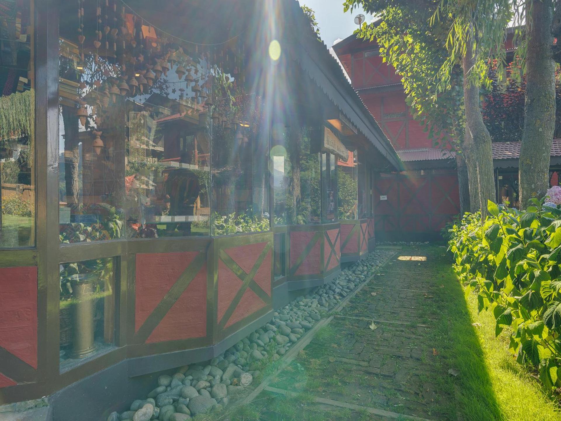 (100 m²), 1 Schlafzimmer und 1 eigene Badezimmer in Pahalgām Exterior foto