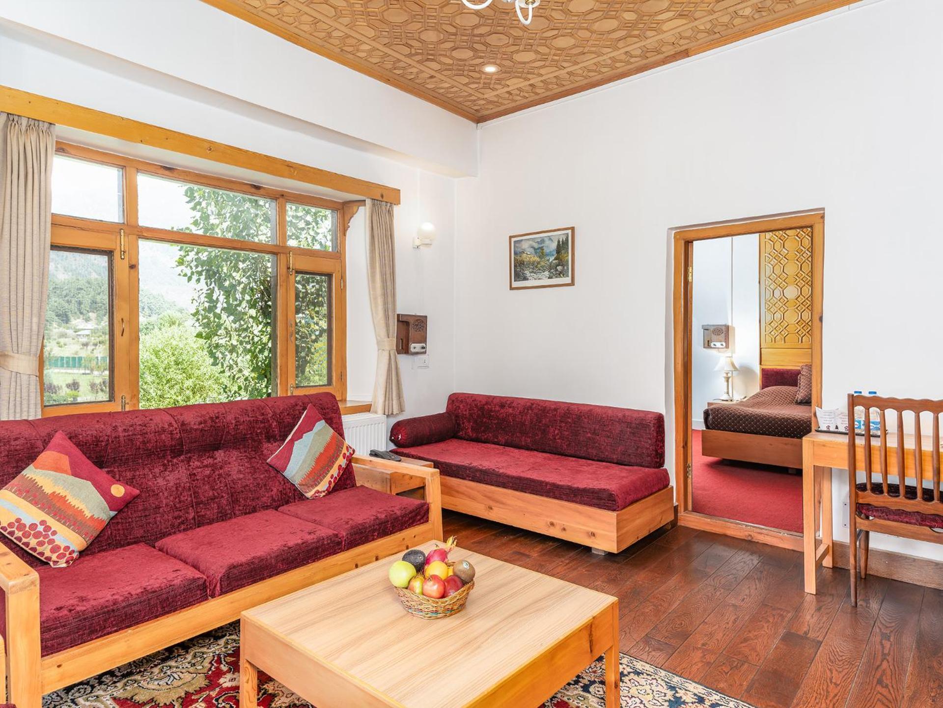 (100 m²), 1 Schlafzimmer und 1 eigene Badezimmer in Pahalgām Exterior foto