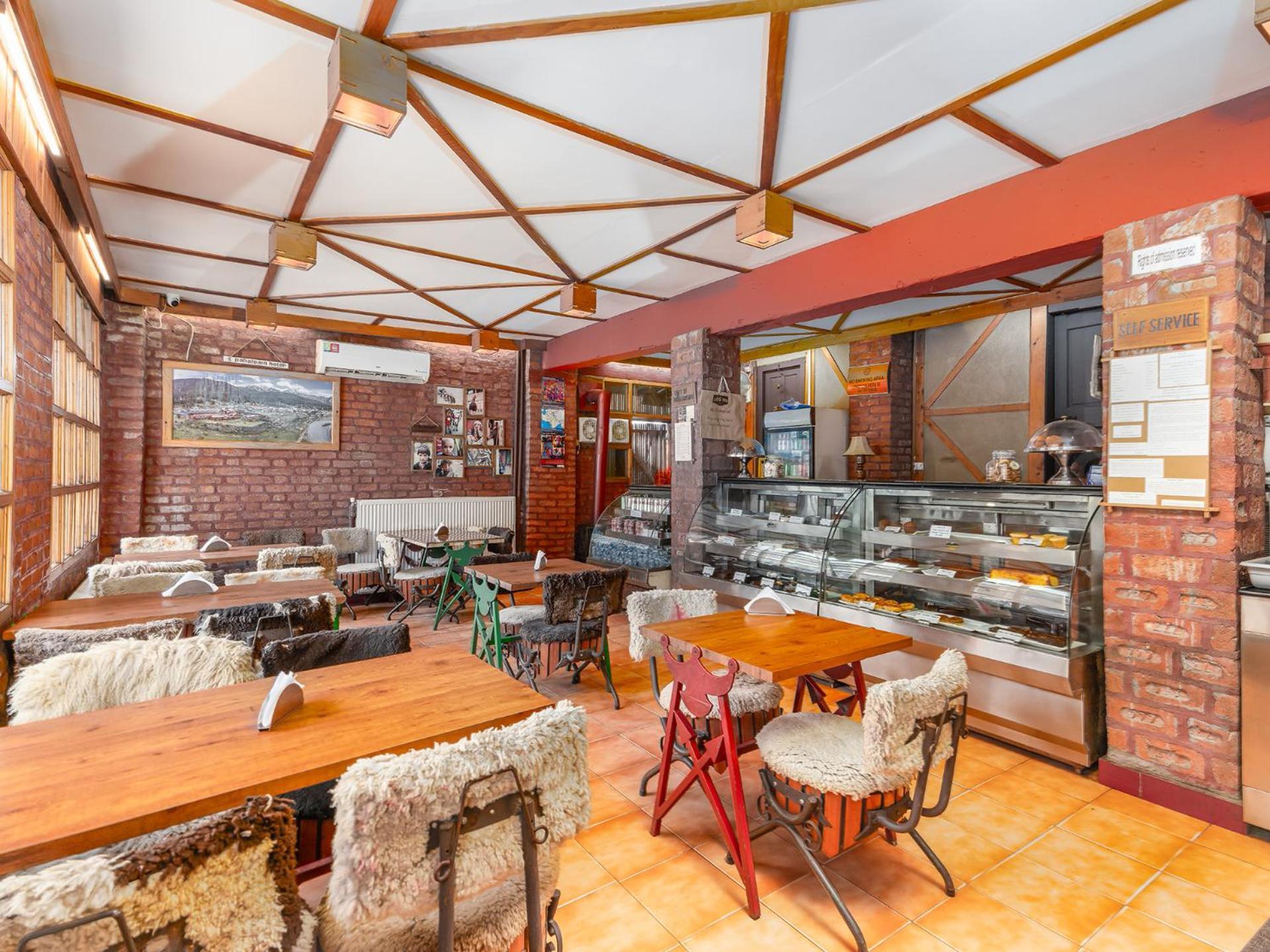(100 m²), 1 Schlafzimmer und 1 eigene Badezimmer in Pahalgām Exterior foto