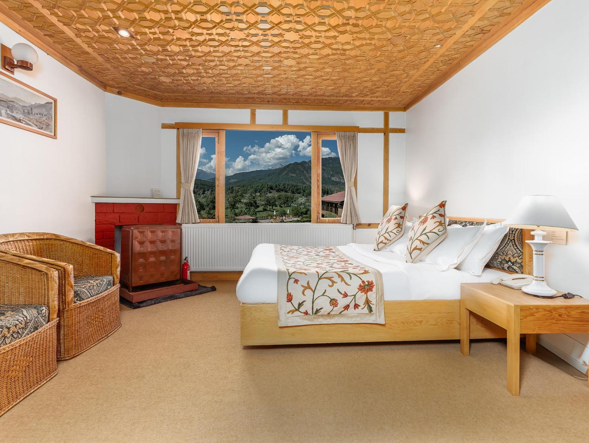 (100 m²), 1 Schlafzimmer und 1 eigene Badezimmer in Pahalgām Exterior foto