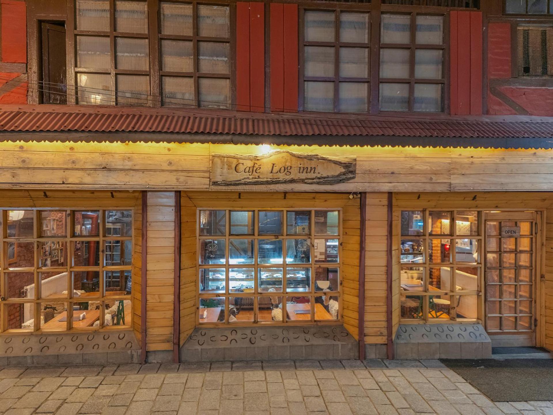 (100 m²), 1 Schlafzimmer und 1 eigene Badezimmer in Pahalgām Exterior foto