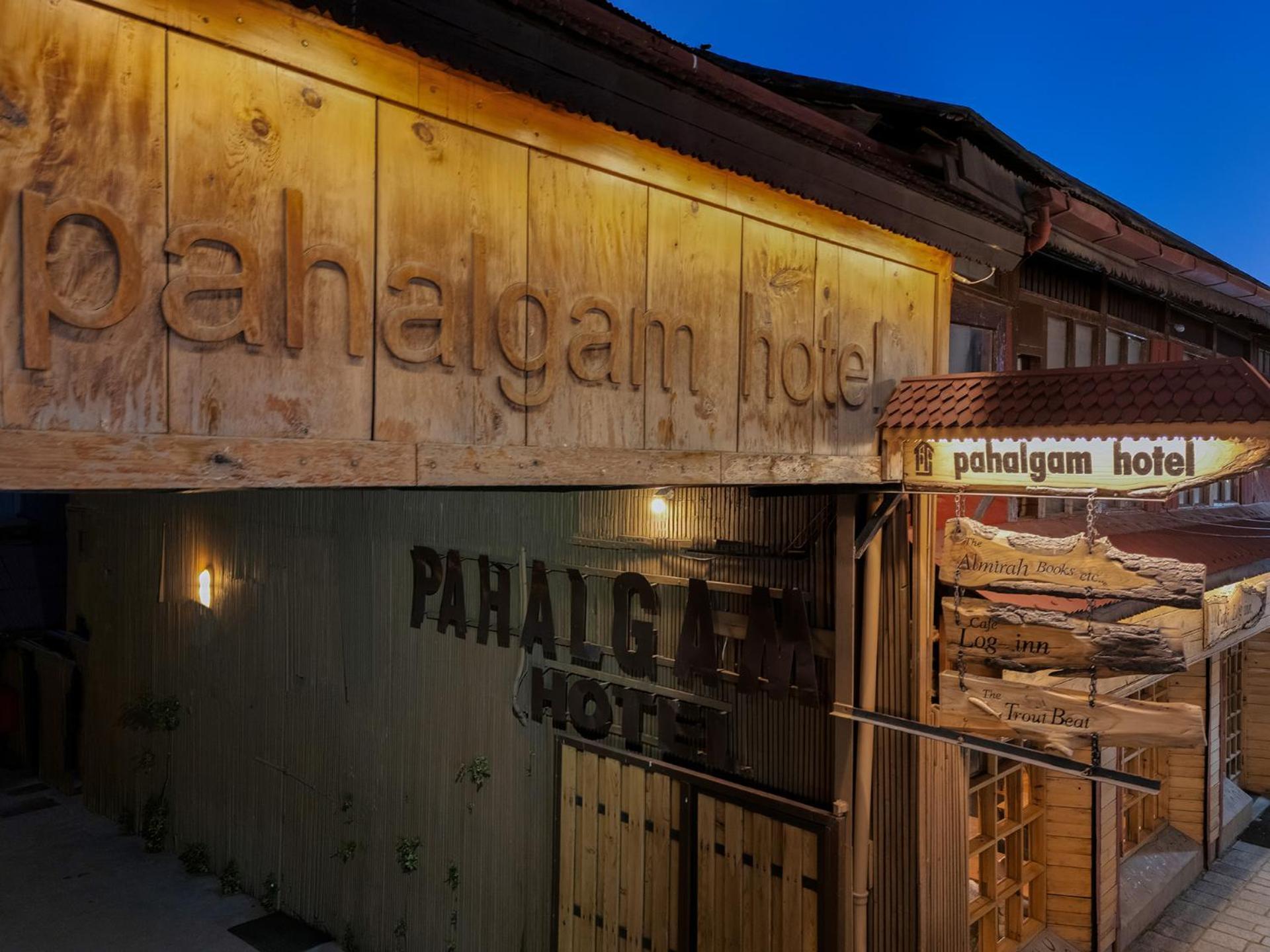 (100 m²), 1 Schlafzimmer und 1 eigene Badezimmer in Pahalgām Exterior foto